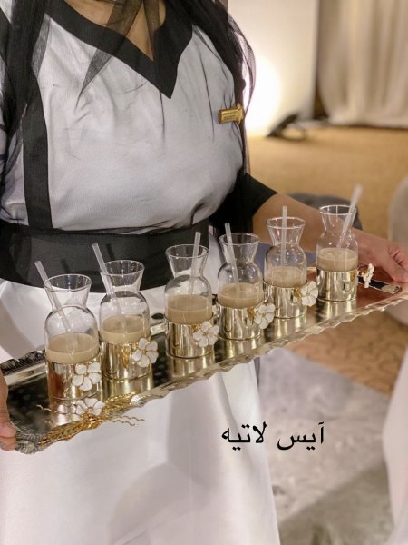 المأكولات والمشروبات الخفيفه 