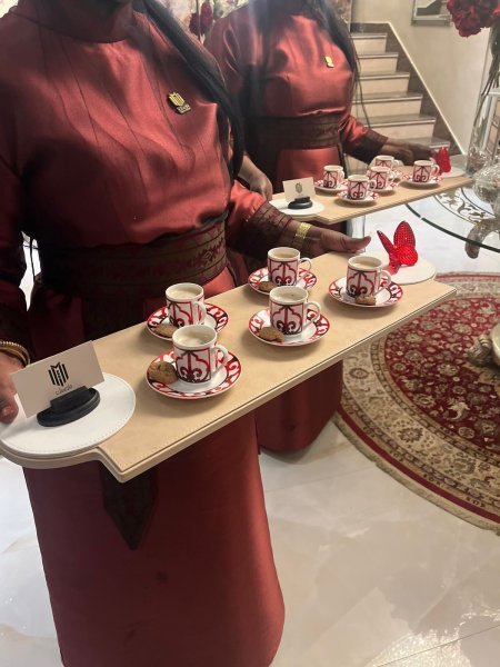 المأكولات والمشروبات الخفيفه 